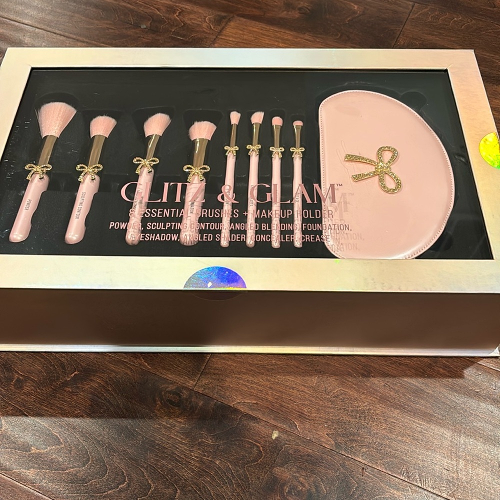 Glitz and Glam Bow Makeup Brushes